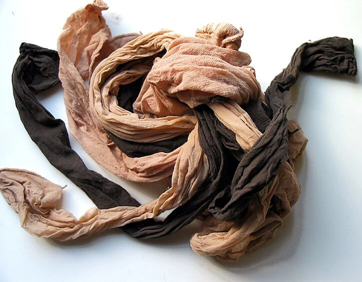 2 usos geniales de medias de nailon viejas: más allá de las patatas y las cebollas - image 1