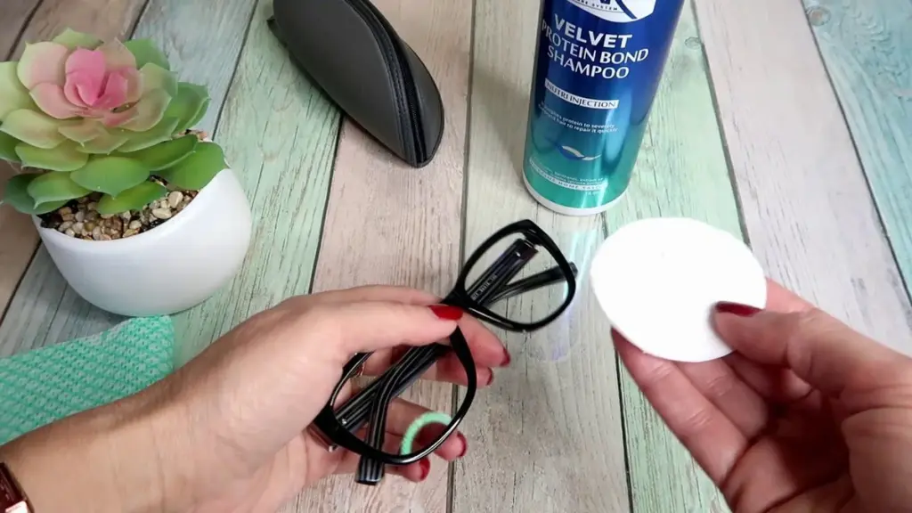 La solución definitiva: ¡un truco con una gota para que tus gafas no se empañen nunca más!