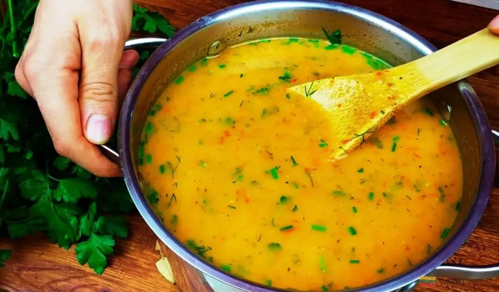 Olvídate de la okroshka: mi sopa sedosa de verano que nadie adivina cómo hago