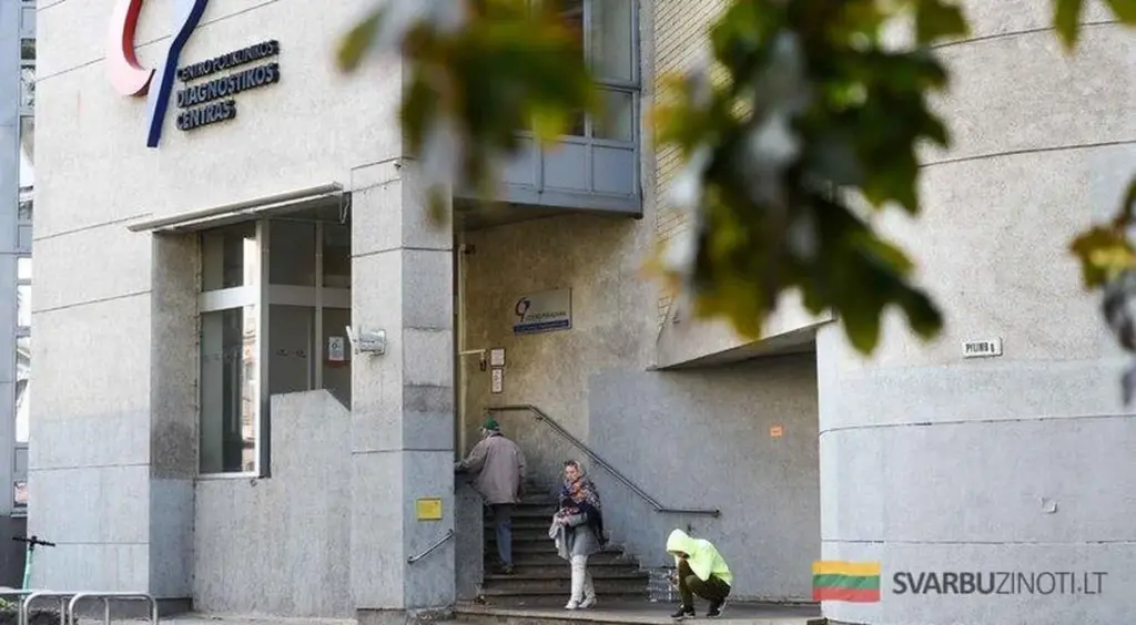 Un hospital entero de vacaciones: ¿Qué pasa con los pacientes que esperan?