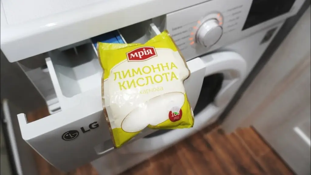 6 cucharadas de bicarbonato y vinagre: el truco para una lavadora como nueva