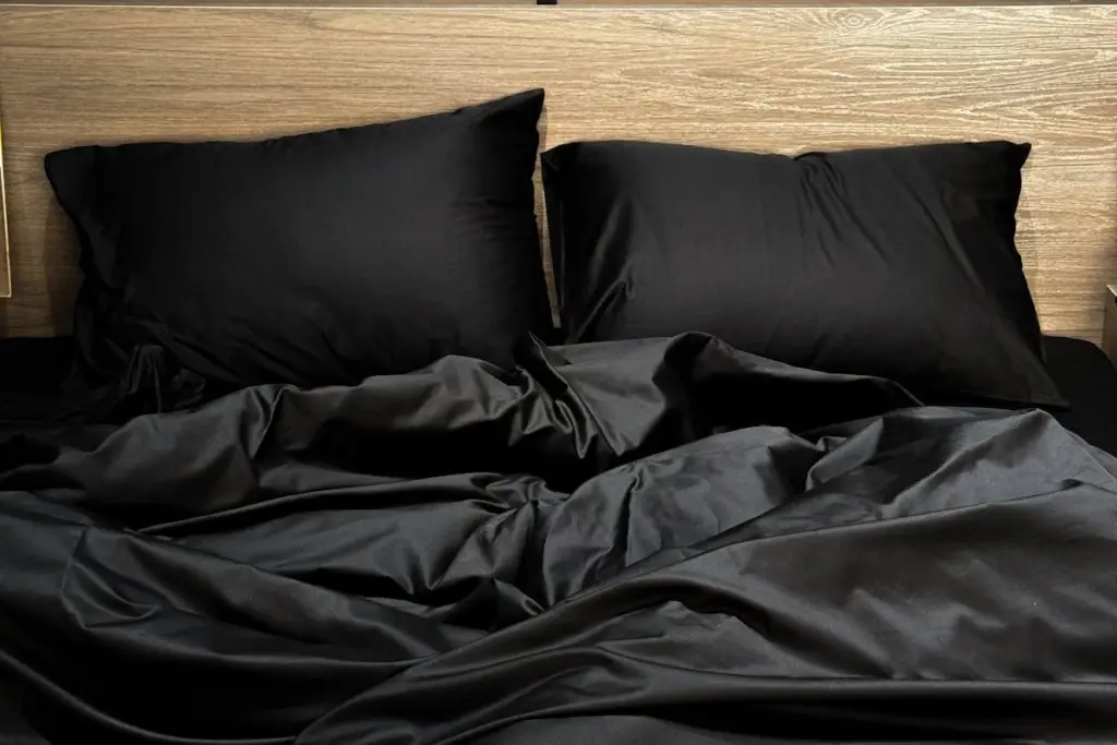 7 colores de ropa de cama que delatan un gusto anticuado (y qué poner en su lugar)