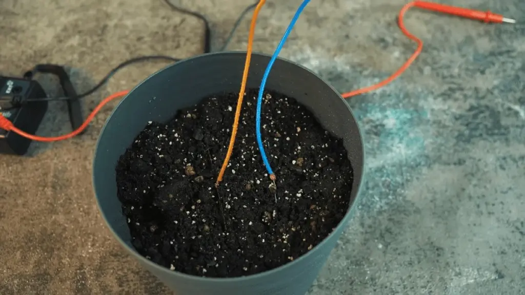 Acero, cobre y tierra: el asombroso generador casero que sorprende hasta a los escépticos