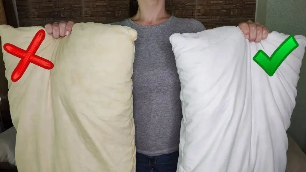 Adiós a las manchas amarillas: el frío y el sol devuelven la blancura a tus almohadas en 2 horas