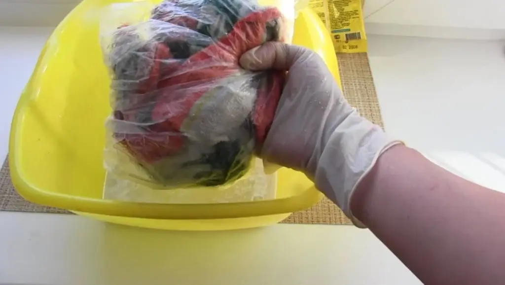 Adiós al mal olor: el truco del jabón de lavar y el microondas para toallas de cocina