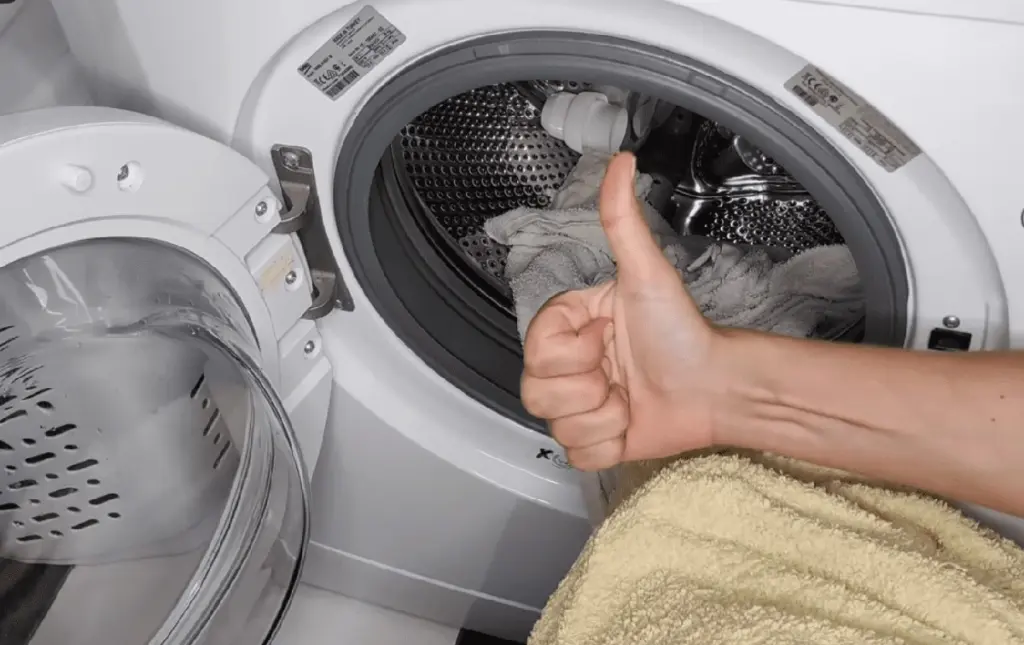 Adiós al olor a humedad: Prepara tu propio suavizante de telas en casa