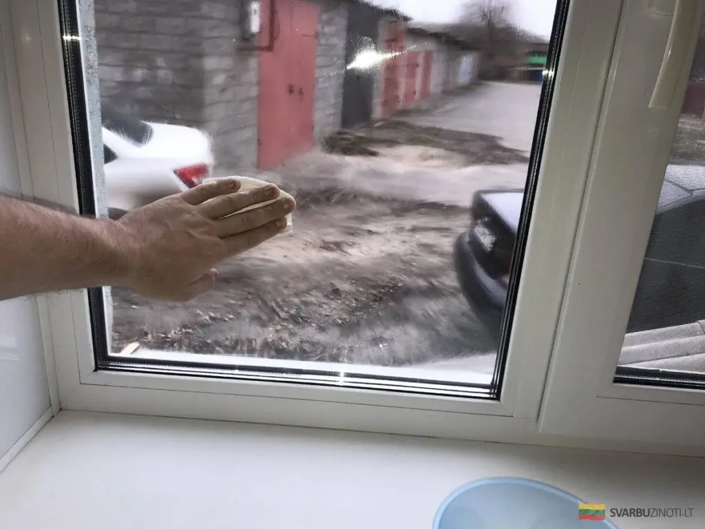 Adiós al vaho: la pasta casera que deja tus cristales impolutos por un mes