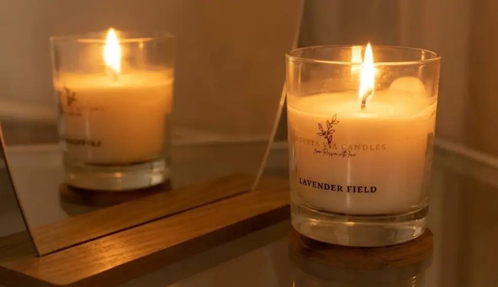 Añade un espejo detrás de esta vela y mira cómo tu habitación se ilumina