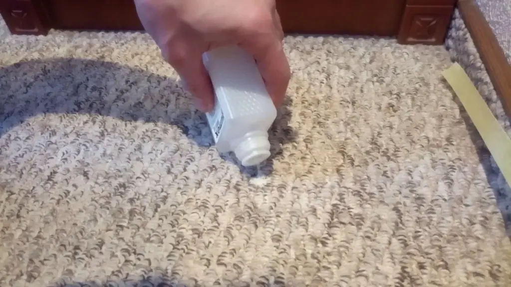 Bálsamo labial: el arma secreta contra el chicle pegado en tu alfombra