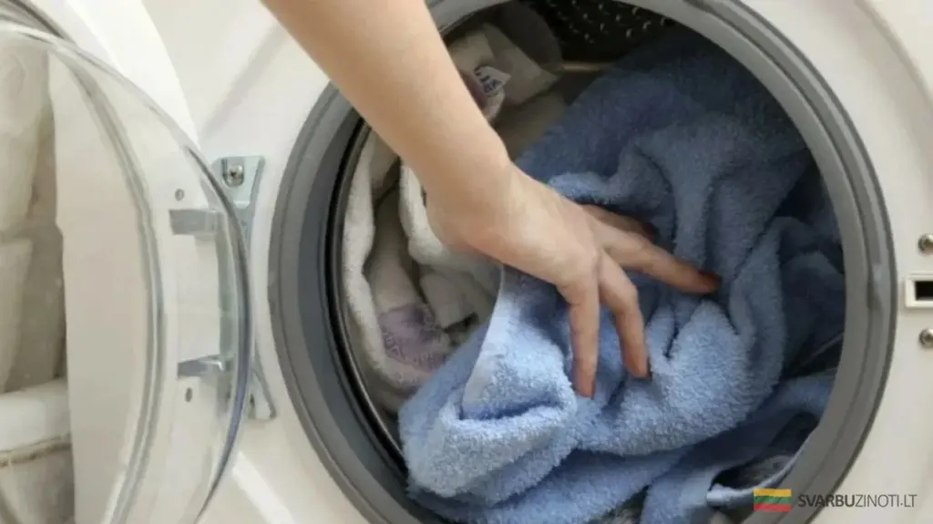 Cómo devolver el blanco original a tu ropa grisácea: Trucos caseros que realmente funcionan