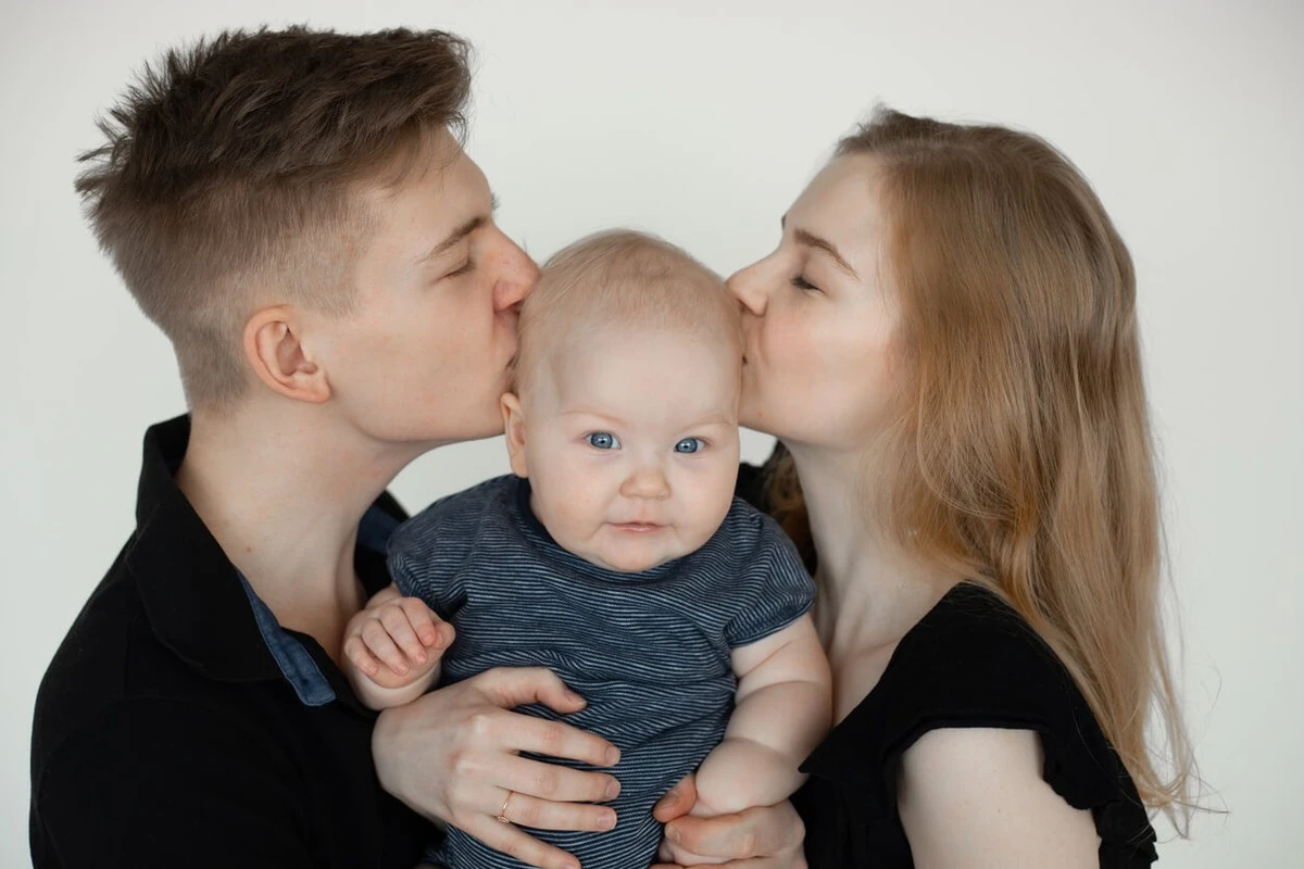 Cómo un padre joven equilibró la paternidad y la carrera musical: el secreto oculto de la suegra - image 1