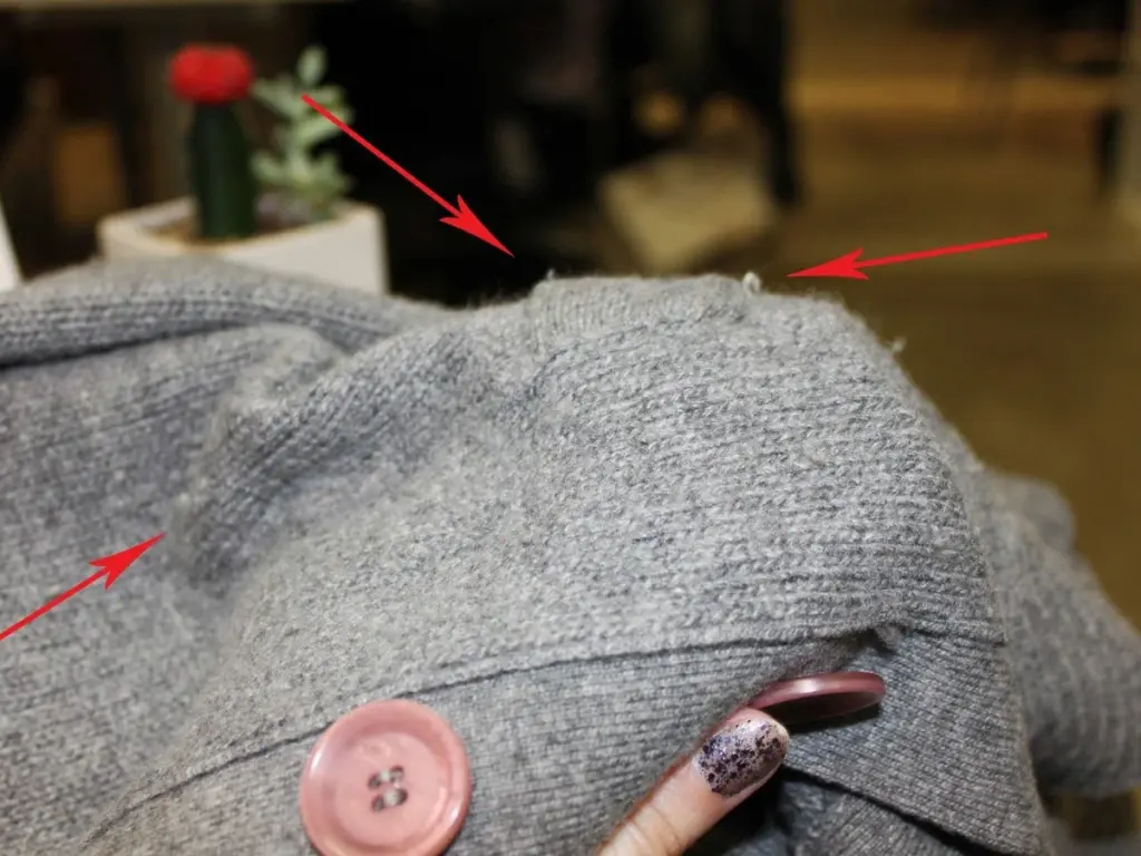 Congela tus suéteres y olvídate de las bolitas: el truco que los renueva en 24 horas