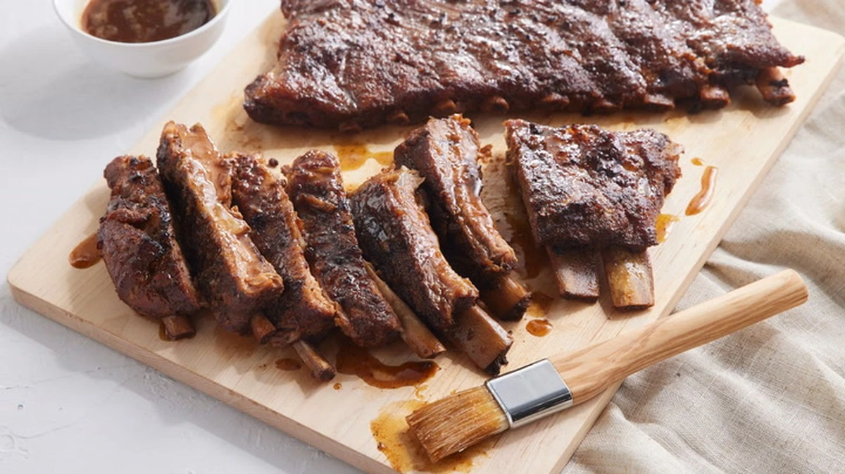 Costillas de cerdo con solo 2 ingredientes: el secreto para un sabor ahumado casero - image 1