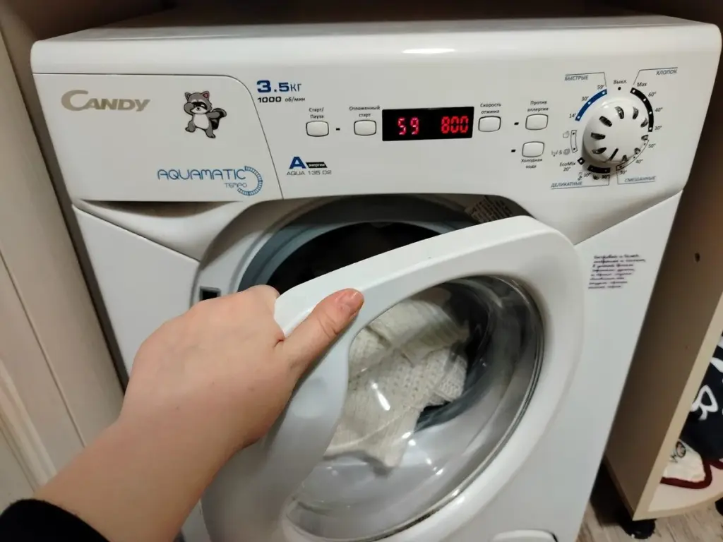 ¿Dejar la puerta de la lavadora abierta o cerrada? La verdad que los técnicos no quieren que sepas