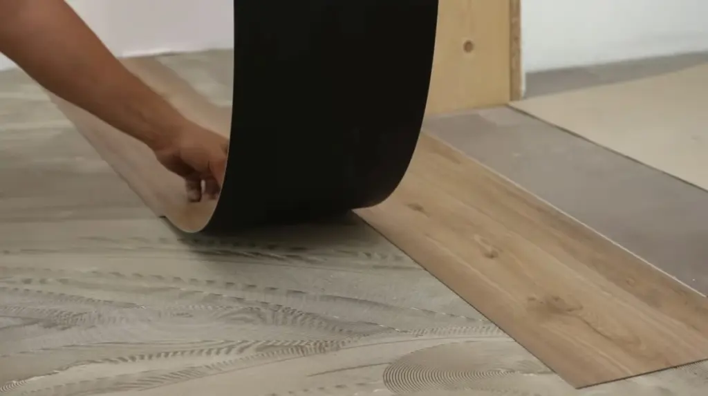 Dile adiós al laminado: la alternativa moderna, barata e impermeable que necesitas