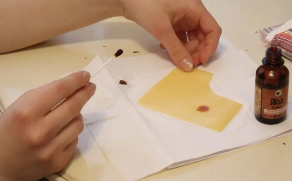 El secreto del queso: una gota de yodo revela el fraude que engaña a todos