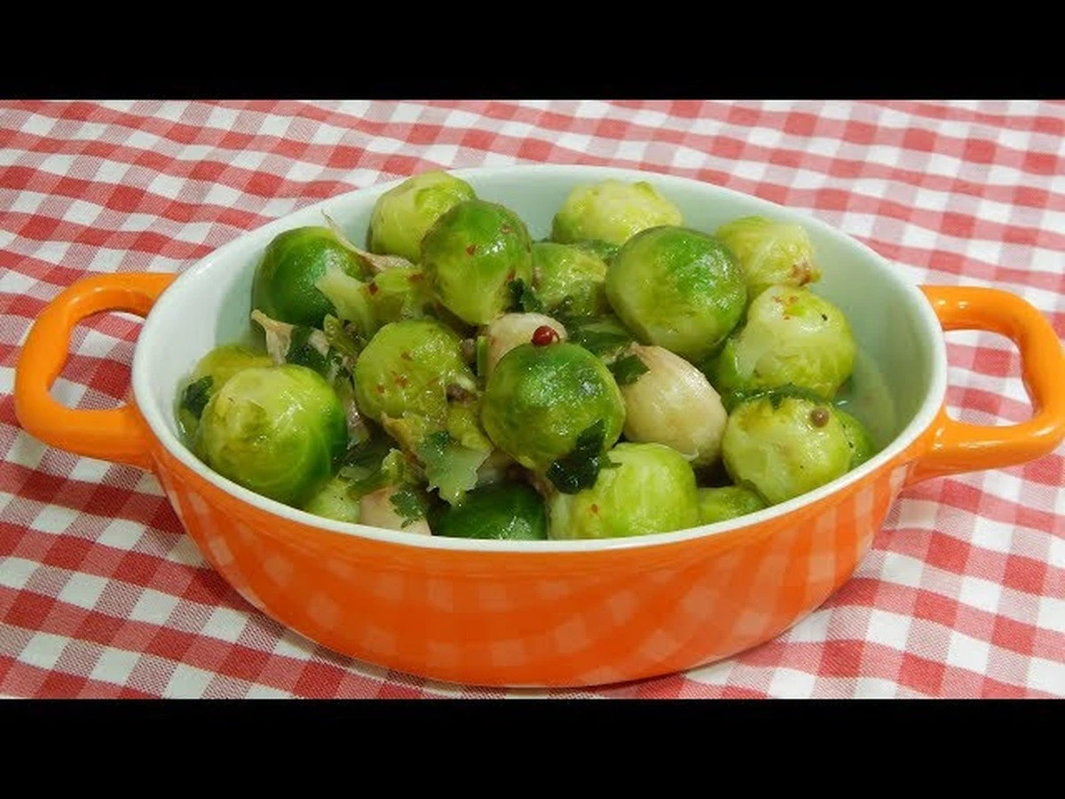 El secreto de mi madre para unas coles crujientes: la receta maridada que todos piden - image 1