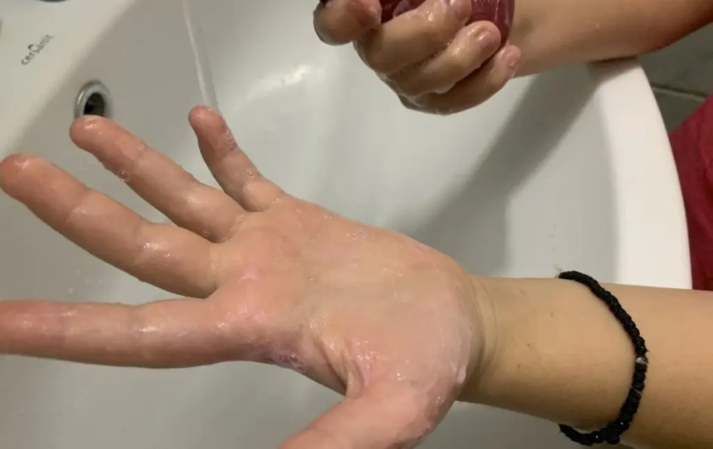 El secreto para unas manos impecables tras cocinar remolacha, pescado o ajo