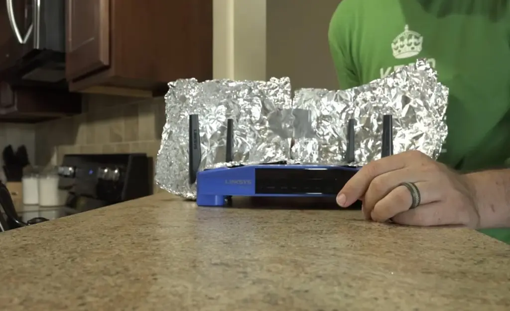 El truco casero para mejorar la señal Wi-Fi en tu casa: usa papel de aluminio y sorprende