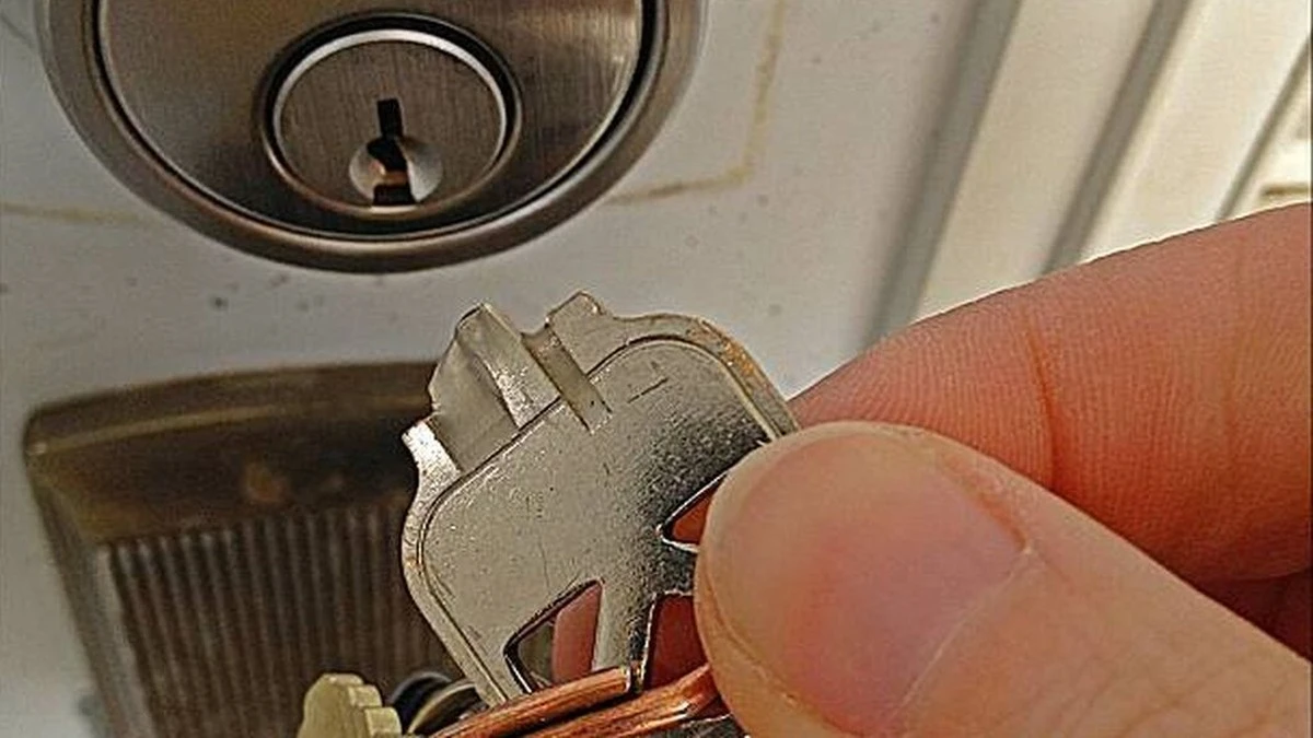El truco de belleza que salva 8 de cada 10 cerraduras: recupera tu llave rota al instante - image 1