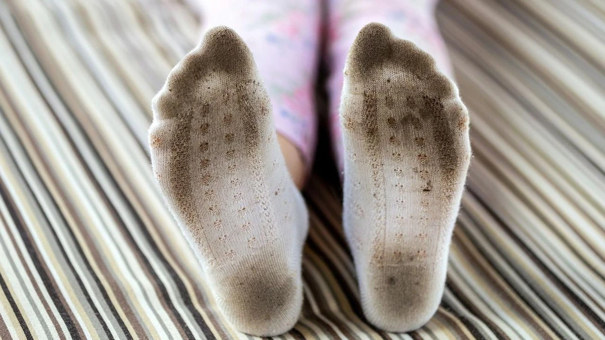 El truco definitivo para revivir tus calcetines más sucios en 15 minutos con solo sal - image 1