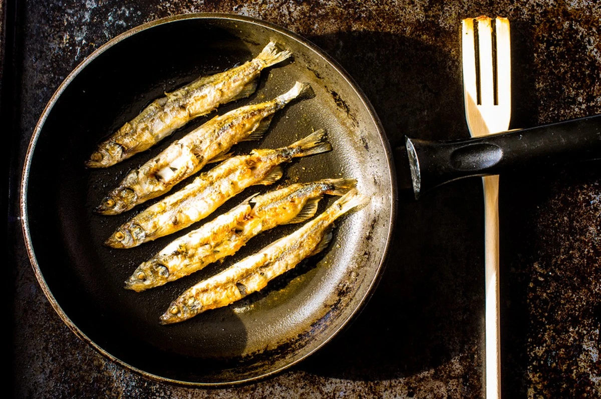 El truco definitivo para freír pescado sin que la cocina huela a fritanga - image 1