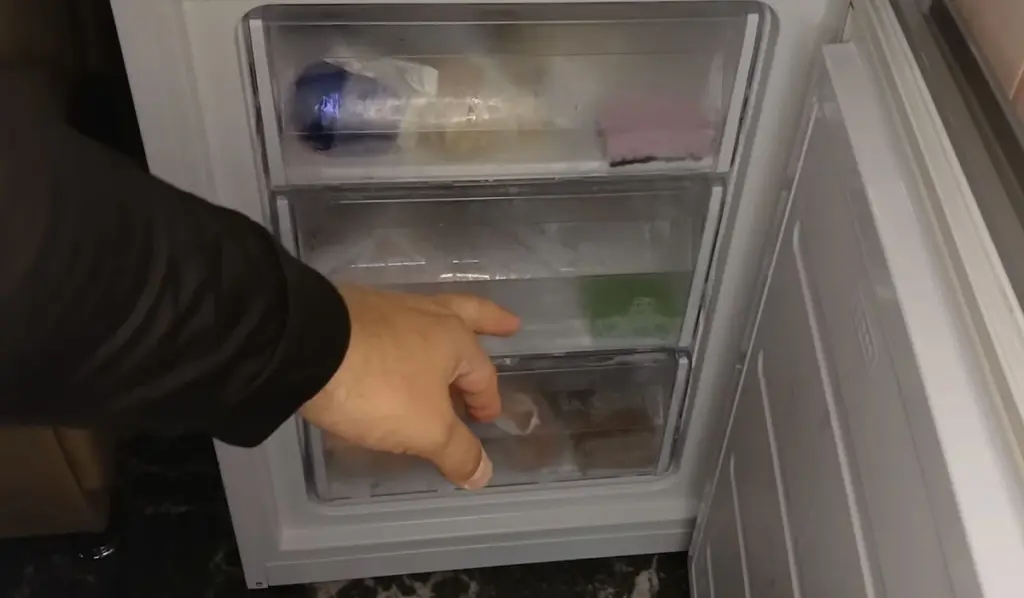 El truco de la hoja de aluminio en el congelador que tu suegra querrá copiar