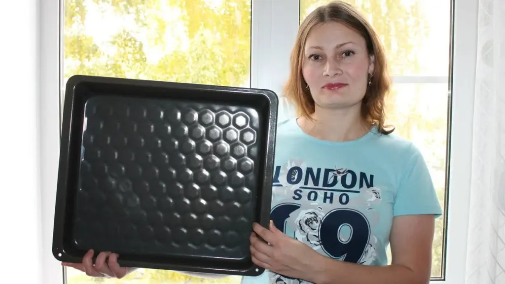 El truco de las "5 cucharadas" para un horno impecable: despídete de la grasa quemada