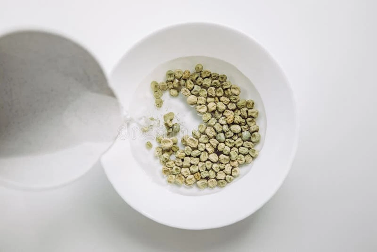 El truco de los 24 horas que adelanta tu cosecha de guisantes en febrero - image 1