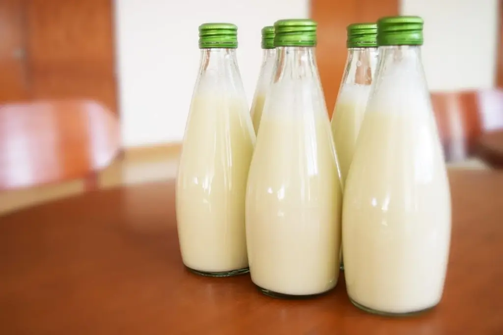 El truco del pañuelo que usan los vendedores de leche para saber si está aguada
