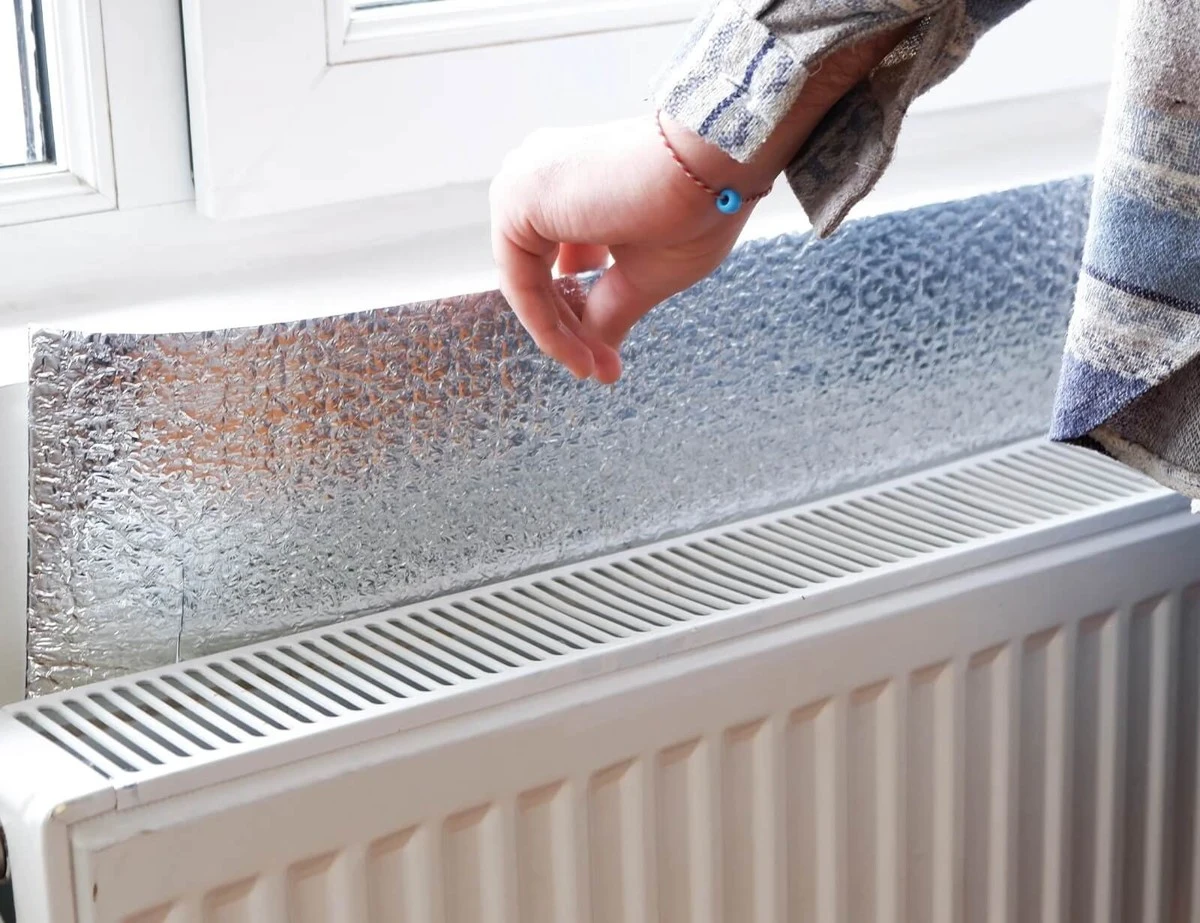 El truco infalible para que tus radiadores calienten tu casa, no la pared - image 1
