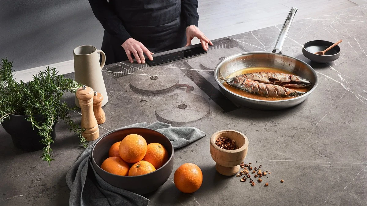 Encimera limpia y sin cables: por qué la inducción invisible arrasa en 2026 - image 1