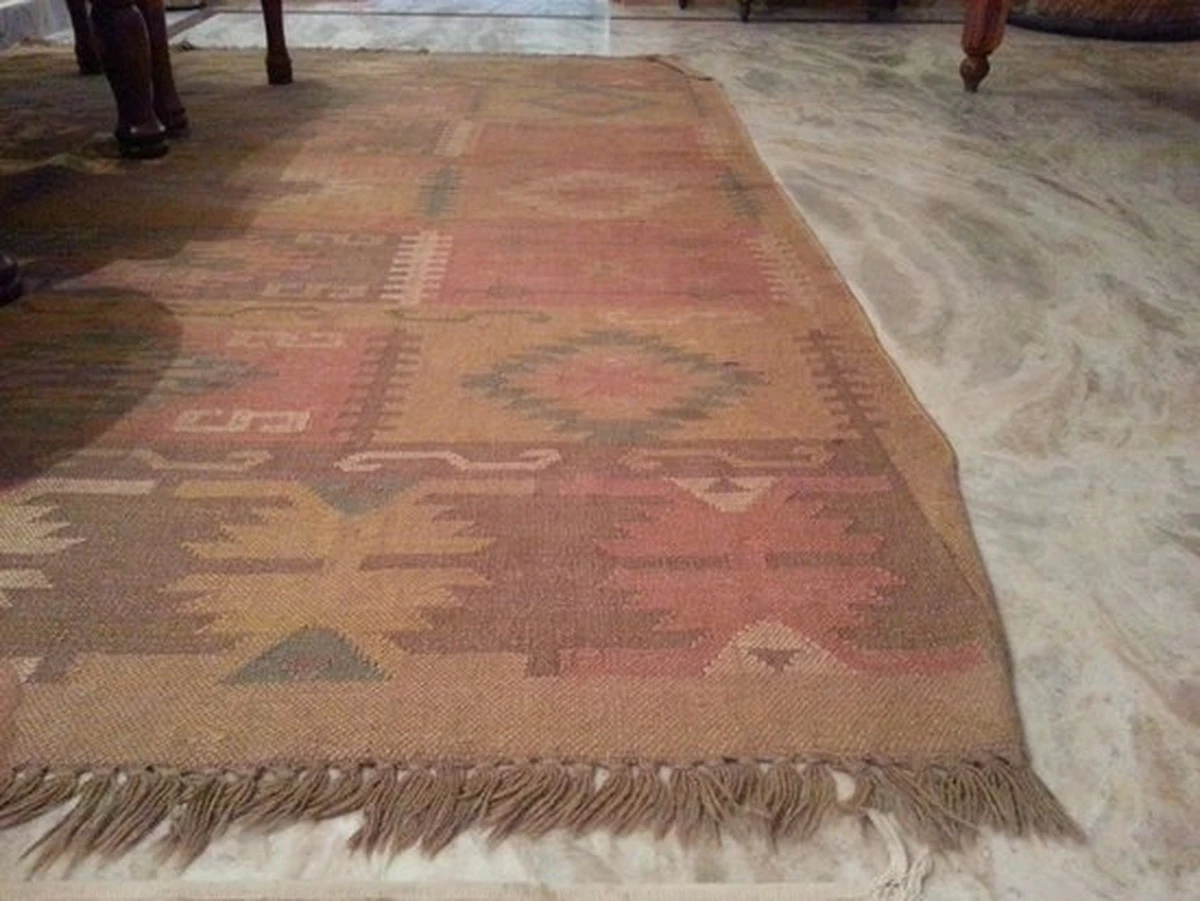 Este truco con bicarbonato dejará tu alfombra pisoteada como nueva - image 1