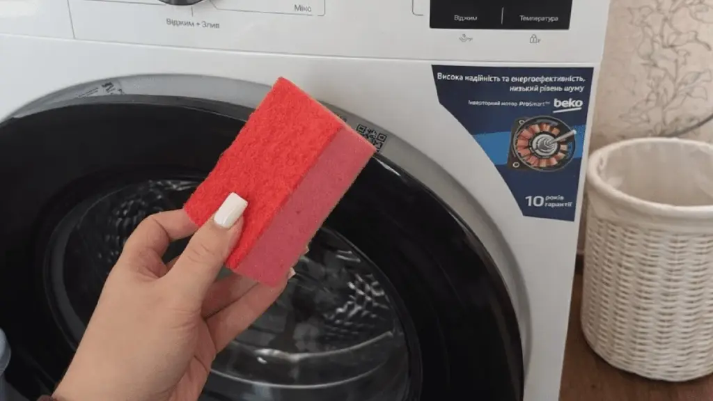 La esponja que revoluciona tu lavadora: adiós al pelo y la pelusa