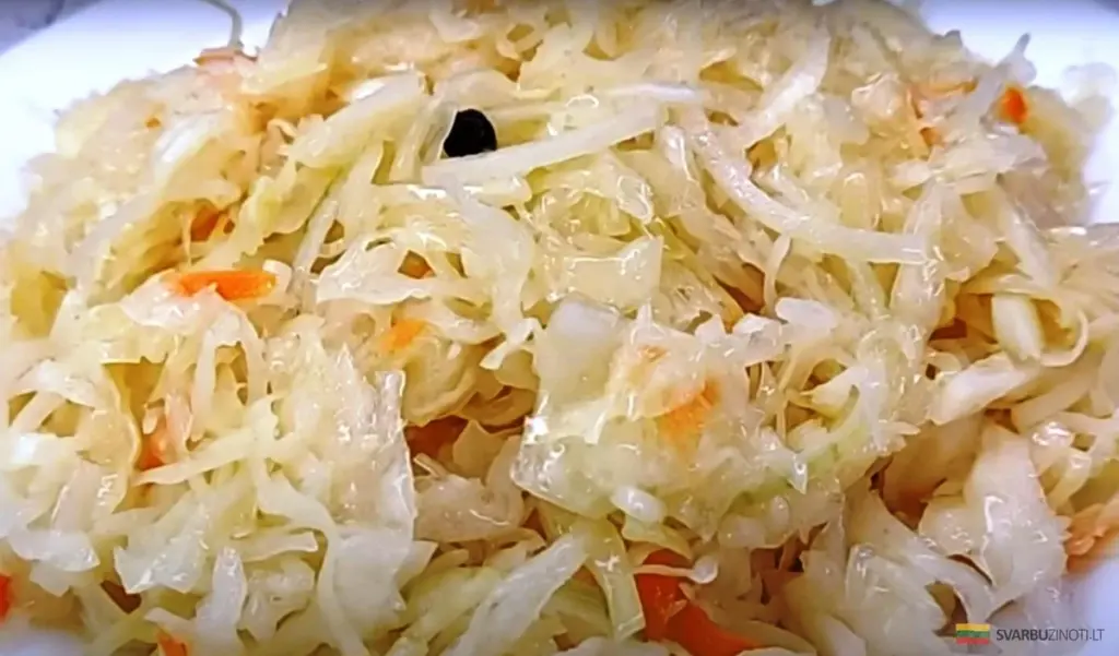 La receta secreta de mi abuela para chucrut sin azúcar ni agua: ¡el crujiente perfecto!