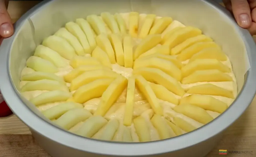 La receta secreta de la abuela: tarta de manzana tierna con masa de crema