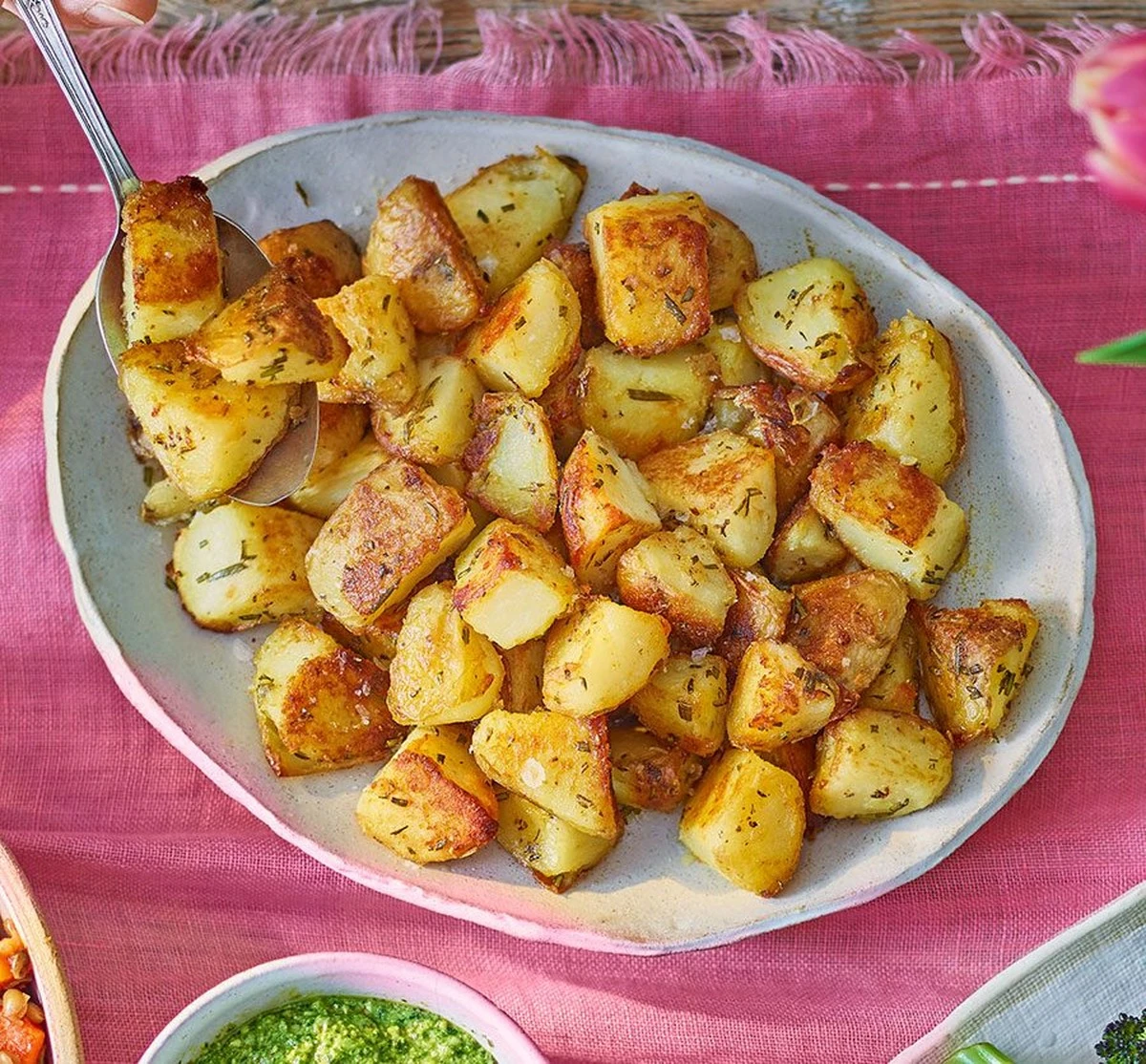 La única trampa de cocina que solo aprendí en 20 años para que las patatas no se peguen - image 1