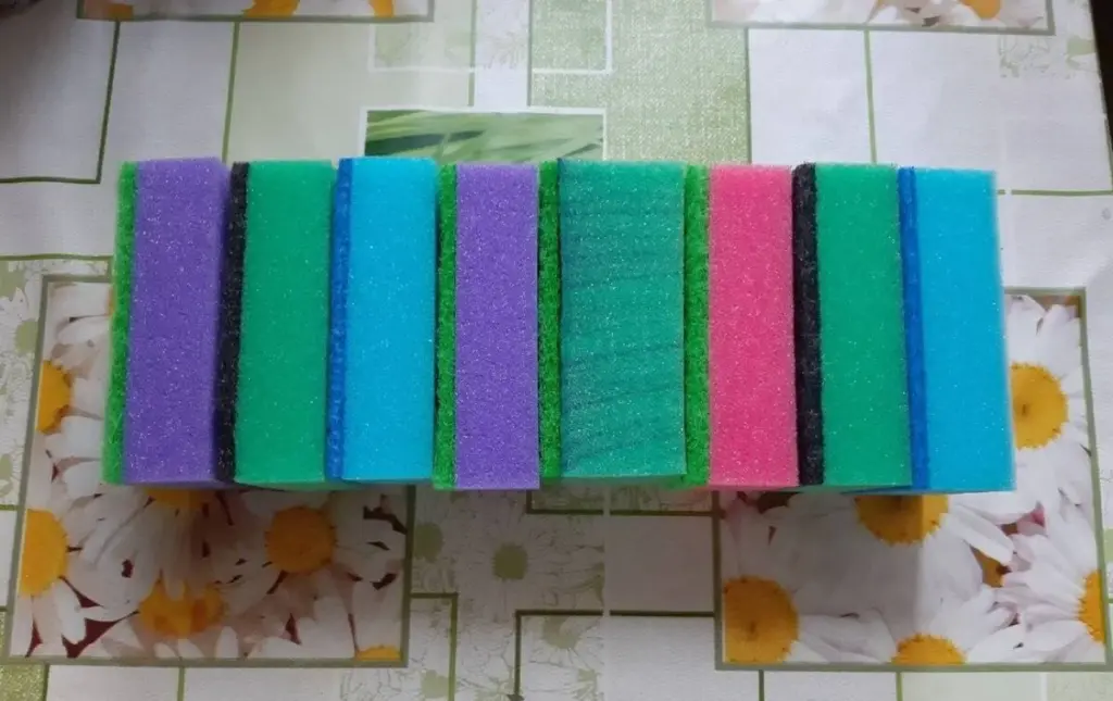 Limpia tu vajilla a fondo: el error que cometemos desde los 18 y deja tus platos llenos de microbios