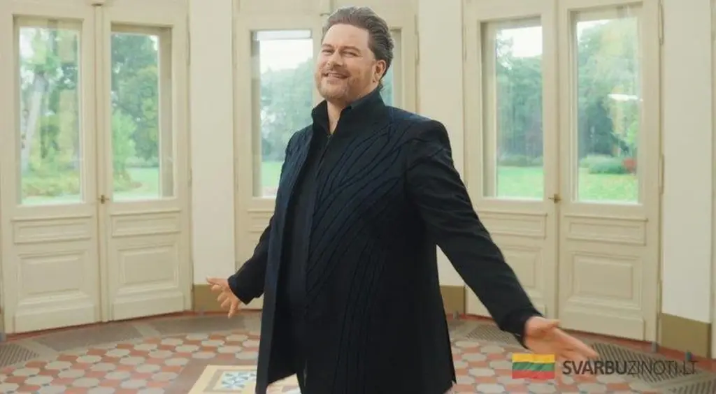 Merūnas revoluciona la música: su primera canción de autor, "Mylėk širdim", te hará vibrar