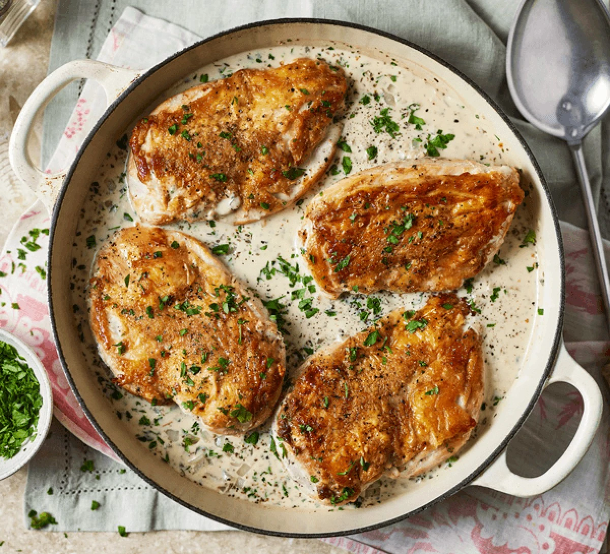 No cocines más la pechuga de pollo así: el secreto para un plato tierno y sabroso - image 1