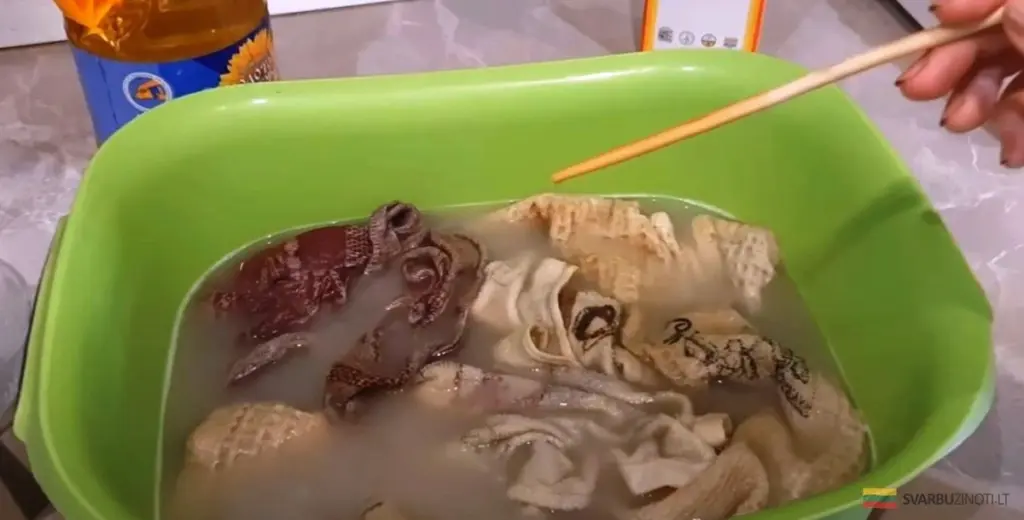 Nunca más laves tus paños de cocina: el secreto del aceite vegetal para un olor fresco