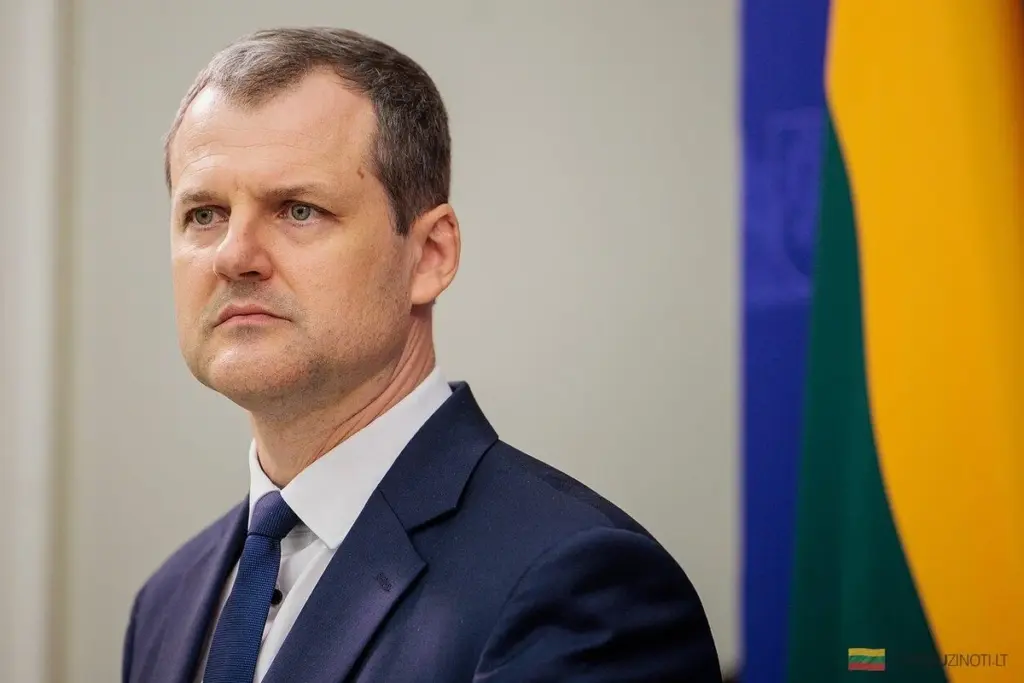 Paluckas, el Ex-Primer Ministro, Interrogado como Testigo Clave en Caso de Abuso y Enriquecimiento Ilícito