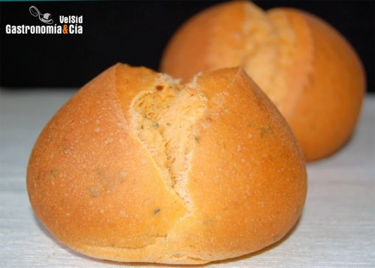 Panecillos de tomate caseros: el truco de la abuela con un toque exótico - image 1