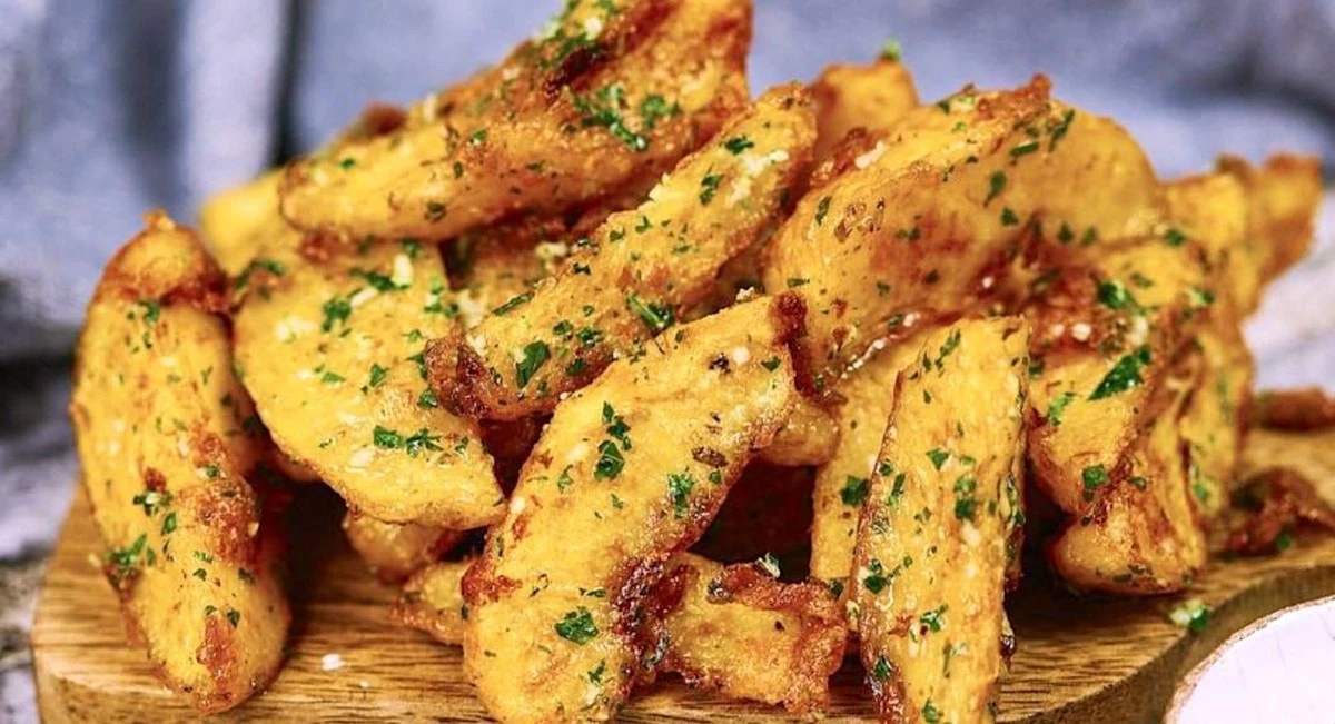 Patatas crujientes al ajillo: mi secreto para la guarnición perfecta - image 1