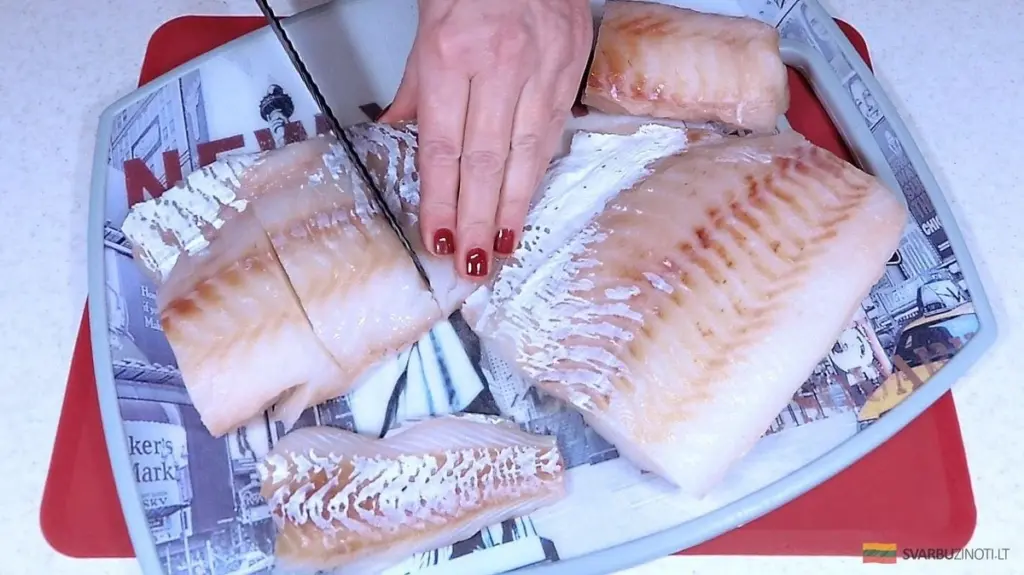 Pescado "vago" en sartén: la receta salvadora cuando no tienes tiempo (¡ni para descongelar!)