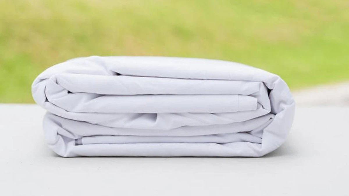 Pliega tus sábanas bajeras en segundos: la técnica que libera espacio en tu armario - image 1