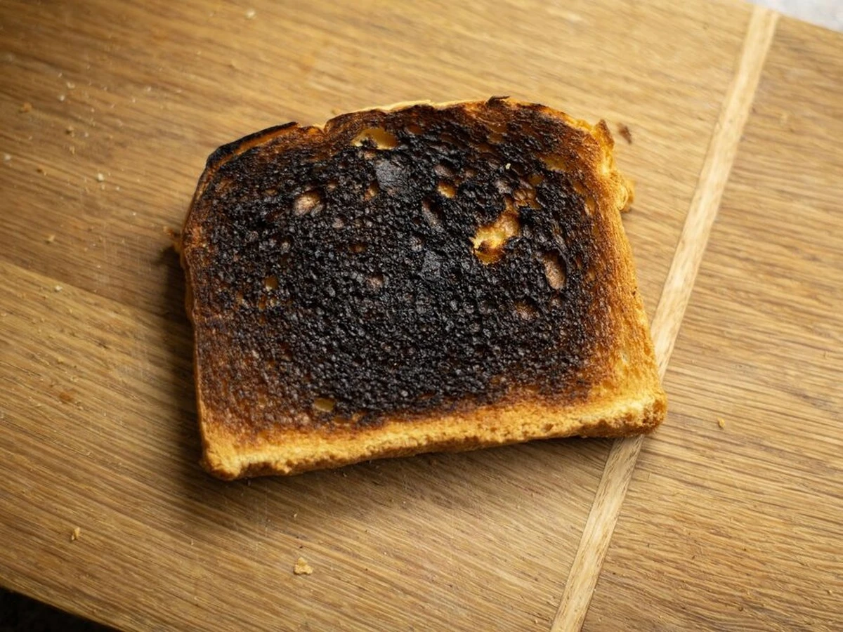 Por qué dejar un plato quemado en la basura puede incendiar tu cocina - image 1