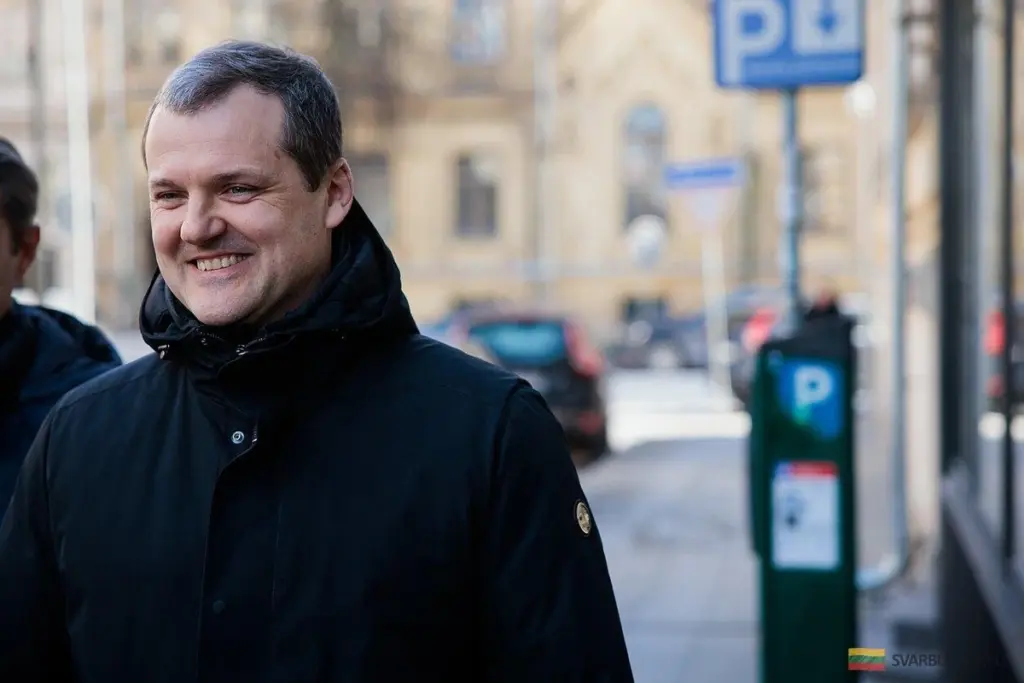 Presión sobre Paluckas: tras declaración clave, exlíder pide su dimisión del Seimas