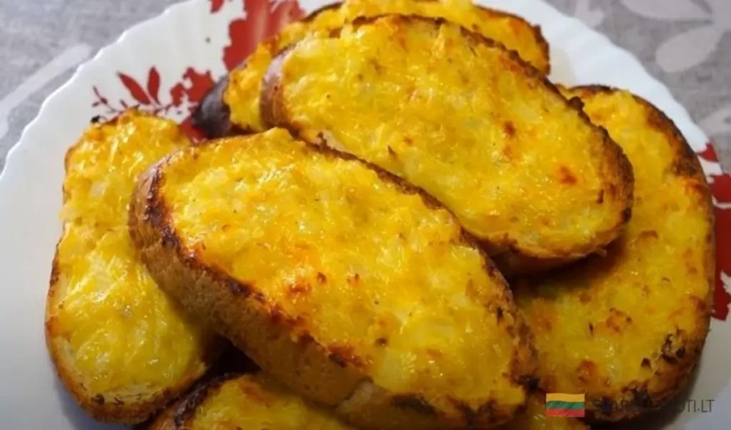 Tostadas rápidas con huevo y cebolla: tu salvación en 5 minutos