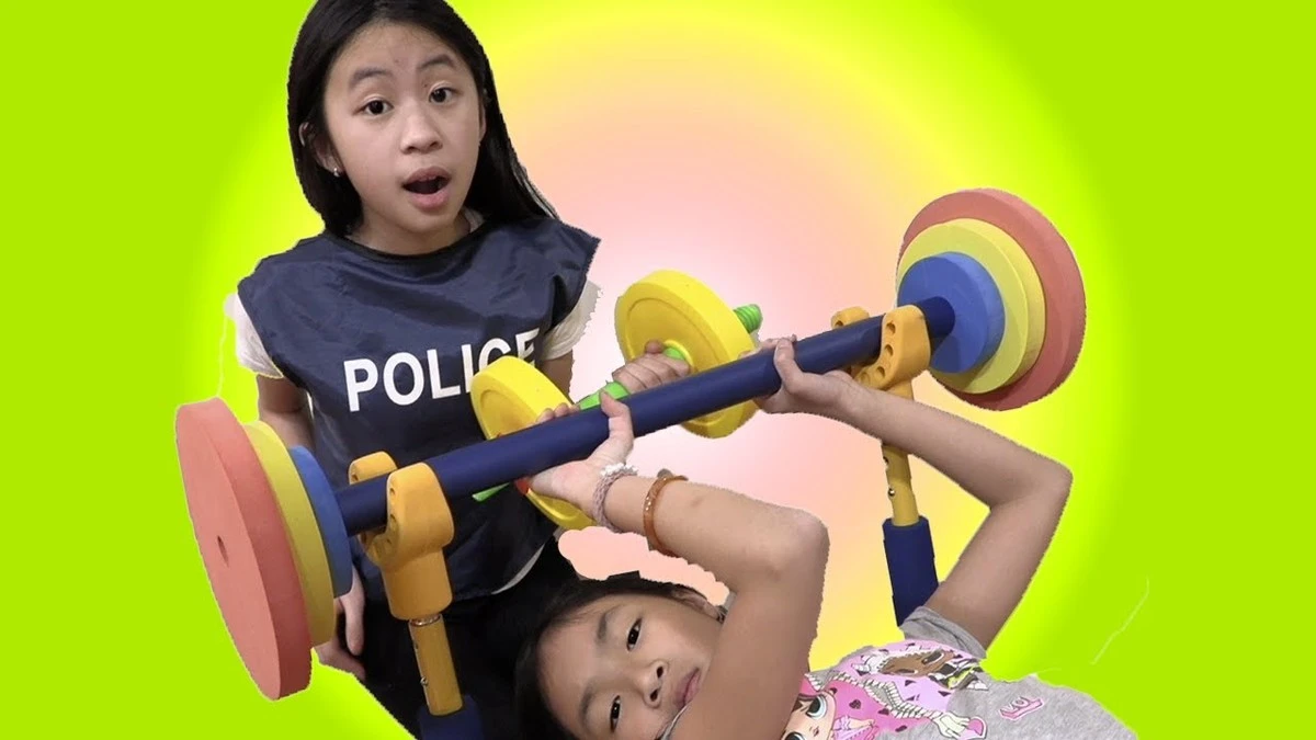 Tragedia en el gimnasio: hallan sin vida a la hija de 5 años de una oficial de policía - image 1